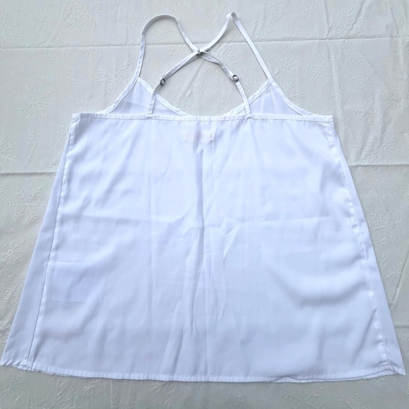 White Hollister Light Weight Flowy Tank Top Size Medium - Picture 2 of 3
